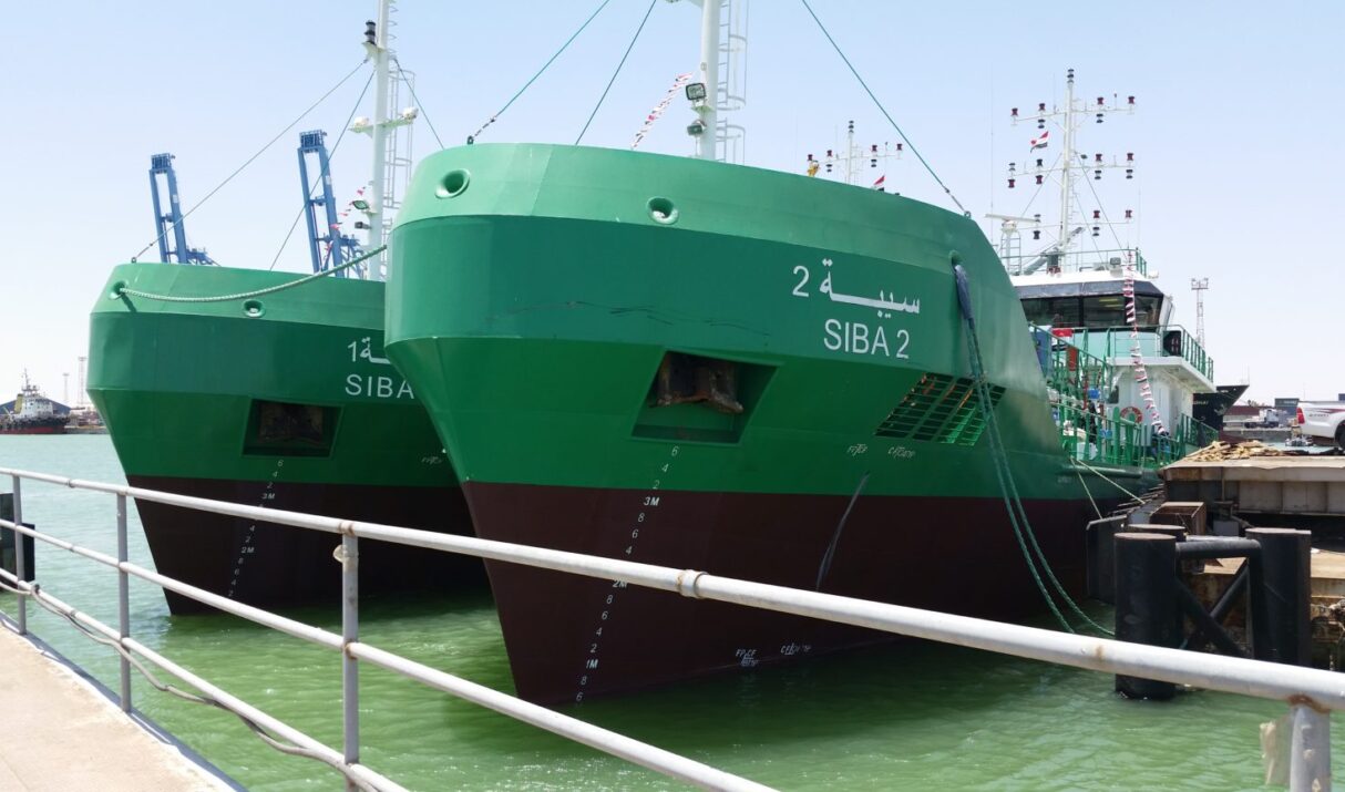 Oil spill recovery barge