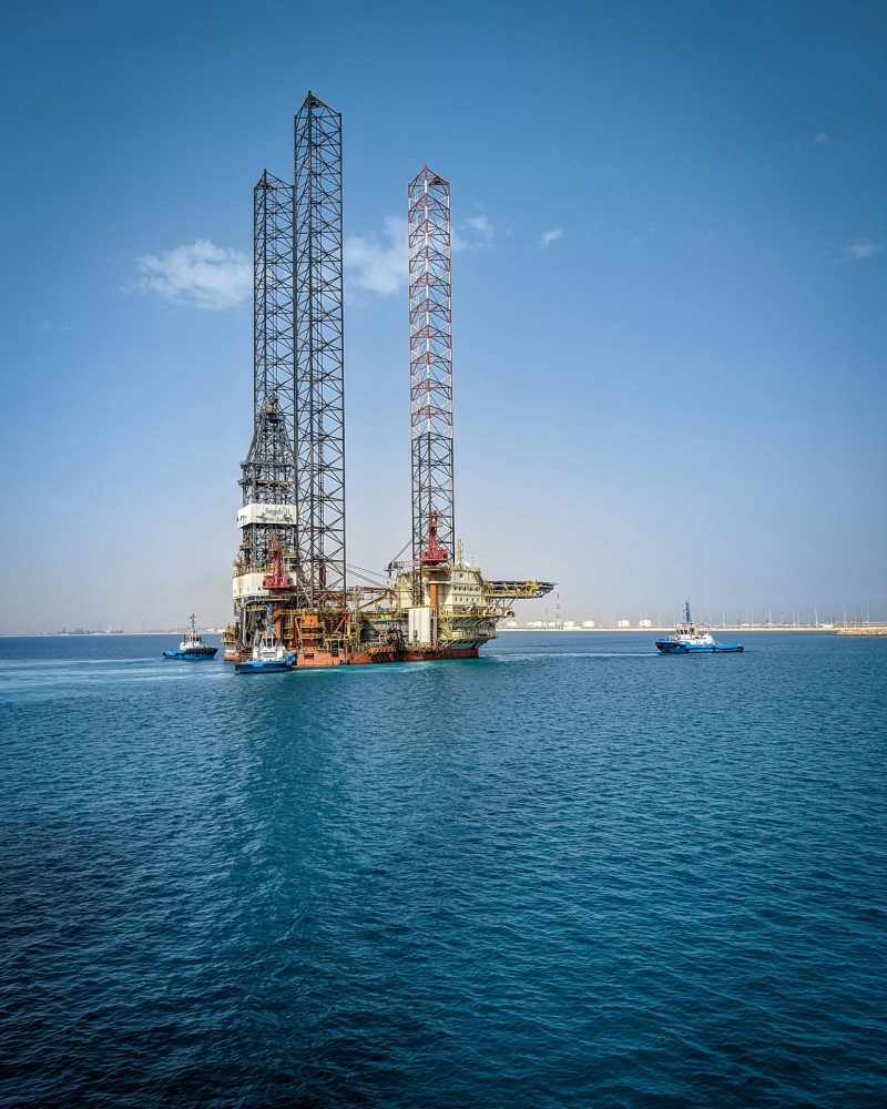 Stunning vertical shot of an offshore oil rig in the calm waters of Ras Laffan, Qatar.